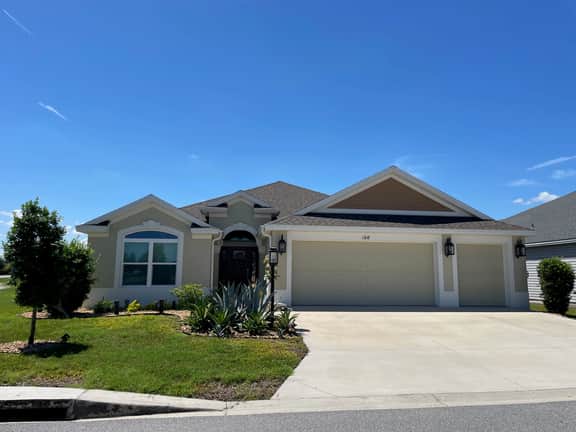 Sunny Village of Hawkins 3BR/3BA Getaway with Lanai, Pool Access