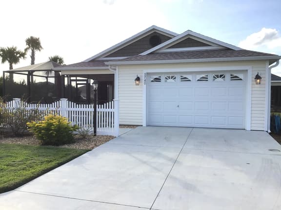 BEAUTIFULLY Decorated 2/2 Villa w/GAS GOLF CART & GAS BBQ