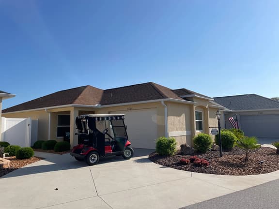Stylish villa with golf cart, BBQ, near pool & shops in tranquil setting!