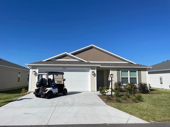 Chic, comfy, and ready for Villages adventures—golf cart included!