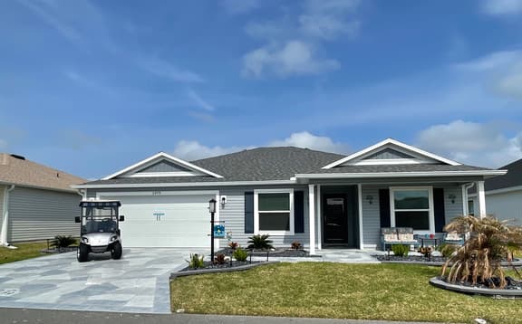 Cozy Retreat Walking Distance to The Pool! Gas Golf Cart Included!