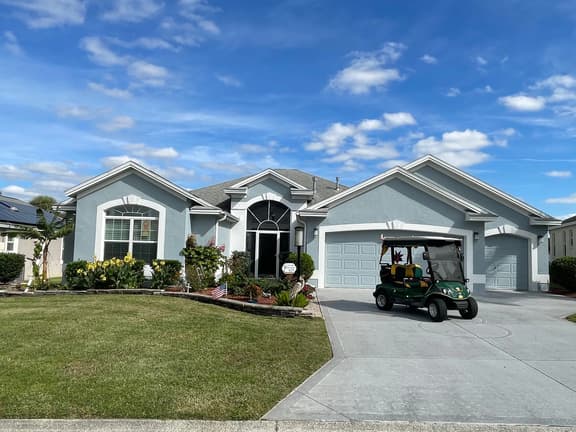 BEAUTIFULLY Decorated 3 Bdrm 2 Bath w/ GAS GOLF CART, BBQ & FREE WIFI!
