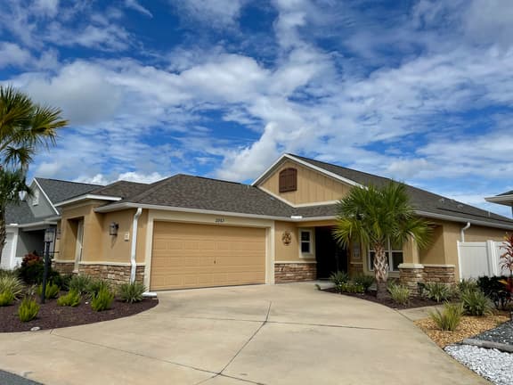 Beautiful 3/2 Villa Walking distance to Brownwood w/BBQ & Golf Cart!
