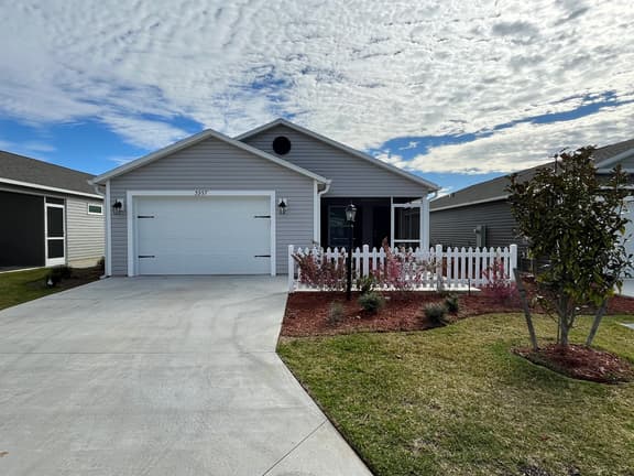 CALL TODAY FOR SPECIAL 2024/2025 RATES! 2/2 Gem in Village of Richmond!