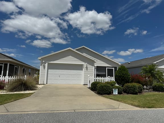 Charming Home in The Villages - Golf Cart & BBQ - Near Brownwood Paddock Park