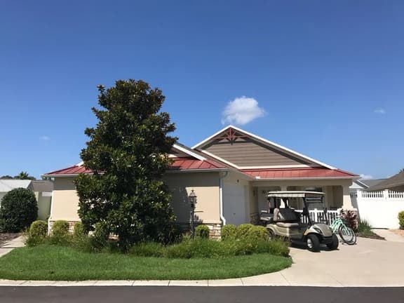 Walk To Lake Sumter Landing From This Amazing Villa w/Bikes, WiFi, Golf Cart!