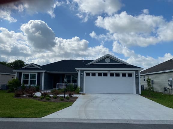 Charming 3 bdrm 2 bath Sm Dog-Friendly Home Comes Complete w/BBQ & GOLF CART