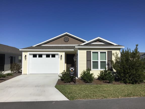 Beautiful New 2/2 Dog Friendly Villa w/ GOLF CART, BBQ & FREE WiFi!