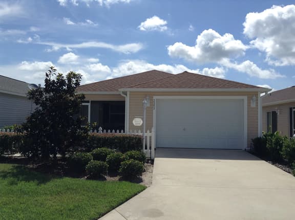 Beautiful Patio Villa w/ GOLF CART Close to Brownwood Paddock Square