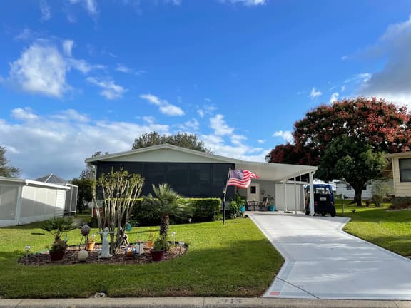 Beautifully Decorated 2 Bedroom 2 Bath Home with Golf Cart & Internet