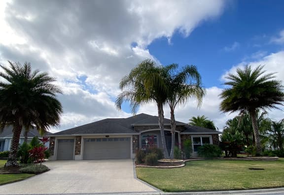 Beautiful 3 Bdrm 2 Ba home Conveniently Located FREE WiFi!