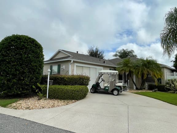 One Of A Kind Villa close to Lake Sumter Landing w/Golf Cart, & WiFi!