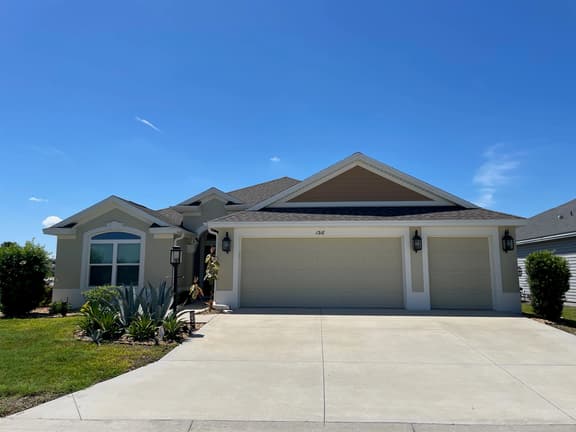 Sunny Village of Hawkins 3BR/3BA Getaway with Lanai, Pool Access